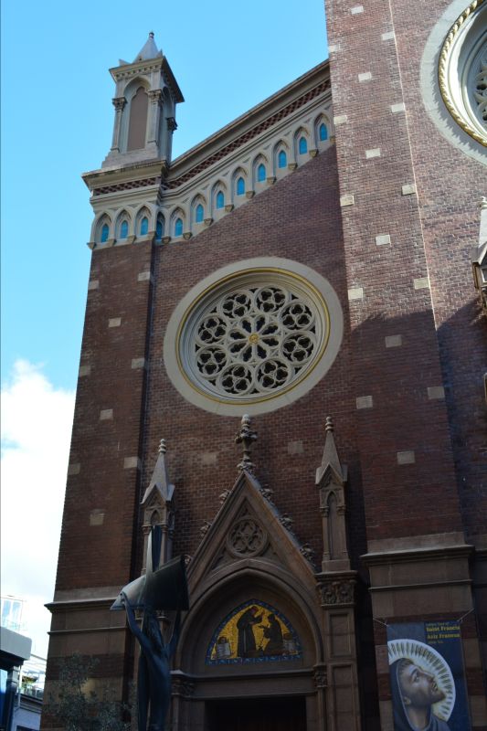 ⛪